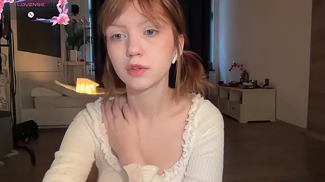 Snapshot of electric_babe chatting on November 11, 2025, 11:43 am electric babe online show from November 11, 2025, 11:43 am