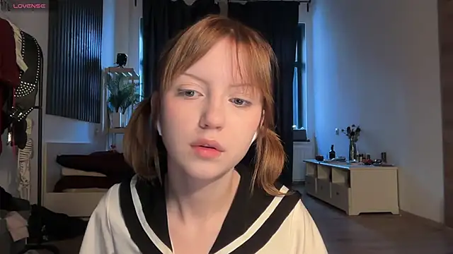 Snapshot of electric_babe chatting on November 15, 2025, 10:45 am electric babe online show from November 15, 2025, 10:45 am