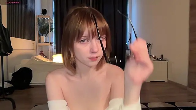 Snapshot of electric_babe chatting on November 20, 2025, 11:32 am electric babe online show from November 20, 2025, 11:32 am