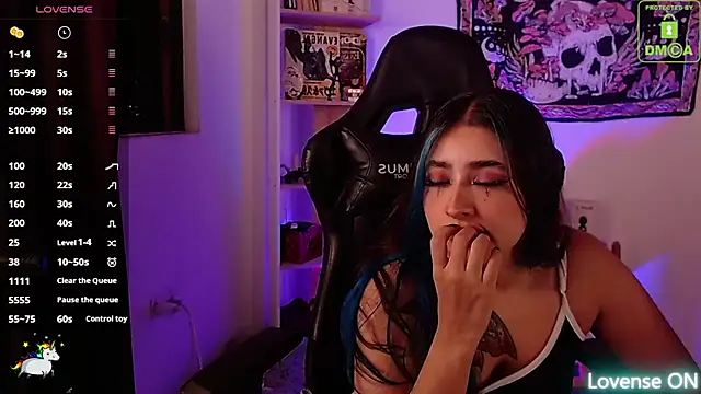 sweetcoralinee online show from September 23, 2025, 2:47 am