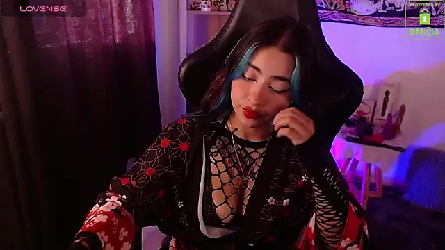 sweetcoralinee online show from October 1, 2025, 10:16 pm