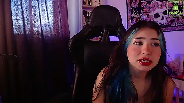 sweetcoralinee online show from October 18, 2025, 1:01 pm