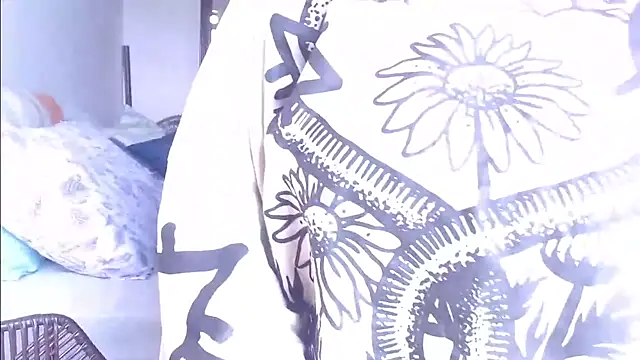 sweetcoralinee online show from December 2, 2025, 5:08 pm