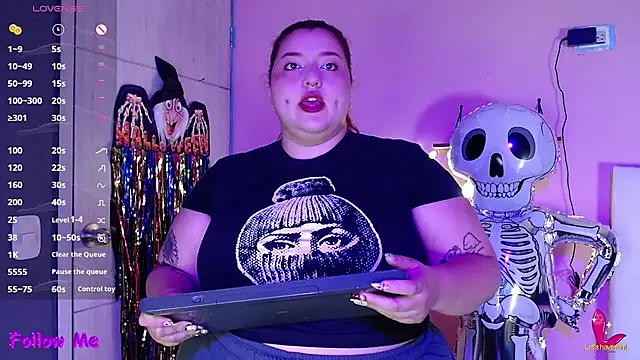 Snapshot of HECATE_23 chatting on October 22, 2025, 1:22 pm HECATE 23 online show from October 22, 2025, 1:22 pm