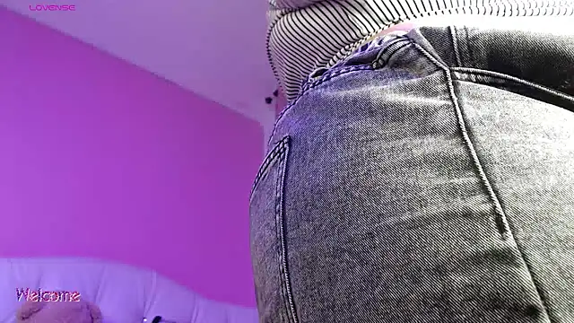 Snapshot of HECATE_23 chatting on January 12, 2026, 2:11 pm HECATE 23 online show from January 12, 2026, 2:11 pm