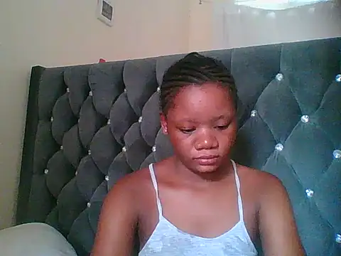 HotJeylee online show from March 18, 2026, 12:30 pm