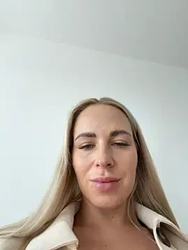 streetdoll online show from October 24, 2025, 1:40 pm