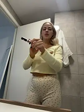 streetdoll online show from November 29, 2025, 8:39 am