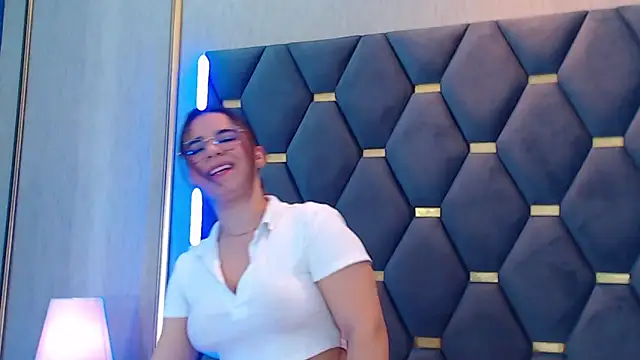 ThaniaJones online show from November 13, 2025, 12:15 pm