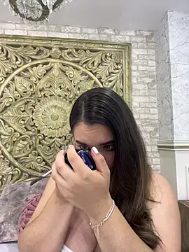 ThaniaJones online show from March 12, 2026, 12:11 pm