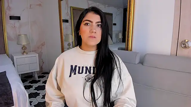 PaulinaDuarte online show from January 14, 2025, 11:20 am