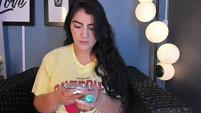 PaulinaDuarte online show from February 14, 2025, 1:29 pm