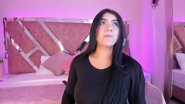 PaulinaDuarte online show from March 13, 2025, 1:07 pm