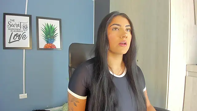 PaulinaDuarte online show from April 20, 2026, 11:13 am