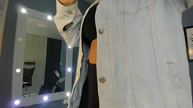 PaulinaDuarte online show from April 21, 2026, 11:49 am