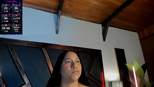 EmiliWilliams online show from April 17, 2026, 11:30 pm