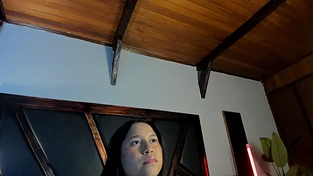 EmiliWilliams online show from April 21, 2026, 10:45 pm