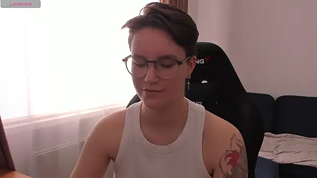 JessieFlower online show from April 2, 2026, 7:39 am