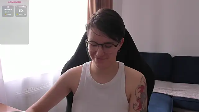 JessieFlower online show from April 19, 2026, 8:13 am