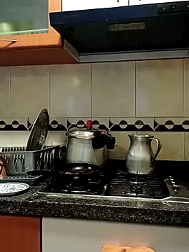 Lana stone  online show from April 23, 2026, 12:29 pm