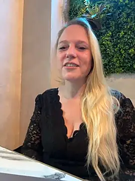 MoniqueLaFee online show from January 9, 2025, 8:55 am