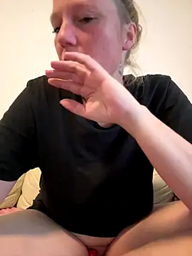 MoniqueLaFee online show from September 11, 2025, 3:45 pm