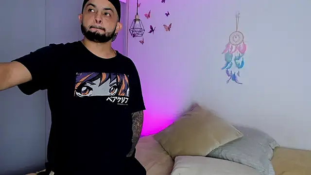 Chloe Johnson  online show from November 2, 2025, 5:54 am