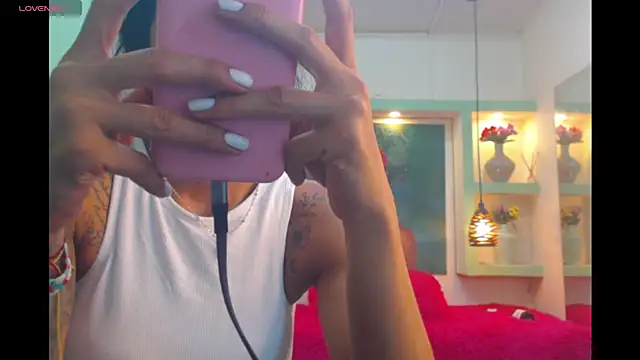 lorenapinto online show from April 21, 2026, 4:41 am