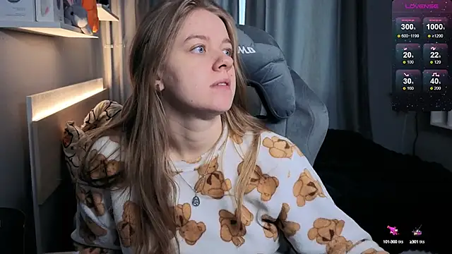 Snapshot of candy_maggie chatting on March 12, 2025, 9:44 am candy maggie online show from March 12, 2025, 9:44 am