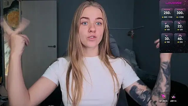 Snapshot of candy_maggie chatting on September 15, 2025, 10:04 am candy maggie online show from September 15, 2025, 10:04 am