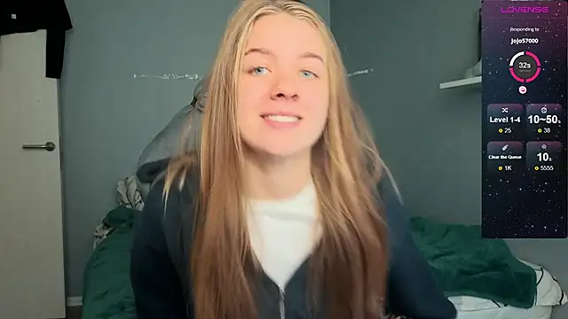 Snapshot of candy_maggie chatting on October 1, 2025, 8:42 am candy maggie online show from October 1, 2025, 8:42 am