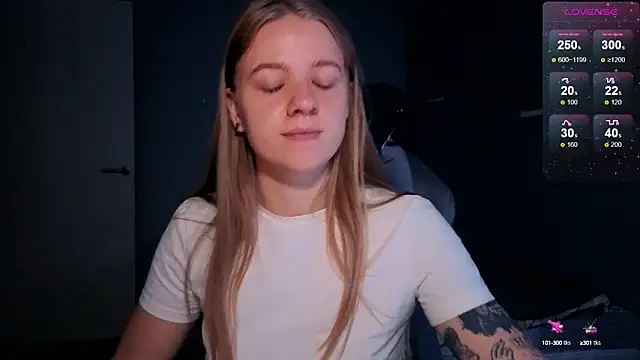 Snapshot of candy_maggie chatting on October 8, 2025, 4:48 pm candy maggie online show from October 8, 2025, 4:48 pm