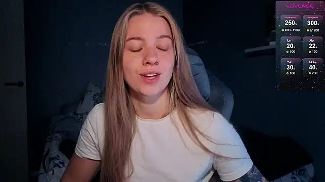 Snapshot of candy_maggie chatting on October 13, 2025, 5:46 pm candy maggie online show from October 13, 2025, 5:46 pm