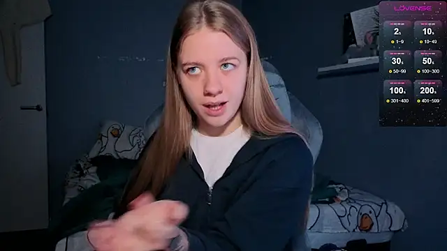 Snapshot of candy_maggie chatting on October 22, 2025, 2:28 pm candy maggie online show from October 22, 2025, 2:28 pm