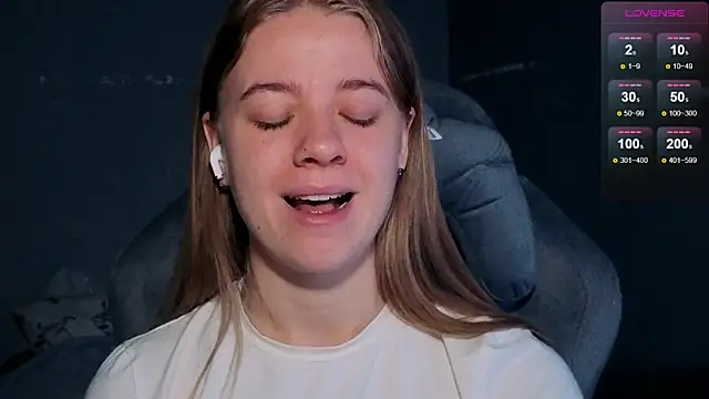 Snapshot of candy_maggie chatting on November 13, 2025, 5:12 pm candy maggie online show from November 13, 2025, 5:12 pm