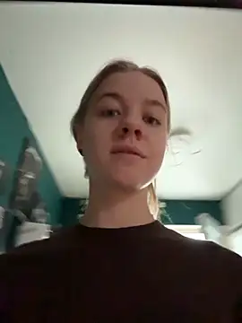 Snapshot of candy_maggie chatting on November 17, 2025, 8:31 am candy maggie online show from November 17, 2025, 8:31 am