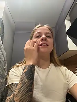 Snapshot of candy_maggie chatting on November 22, 2025, 2:16 pm candy maggie online show from November 22, 2025, 2:16 pm