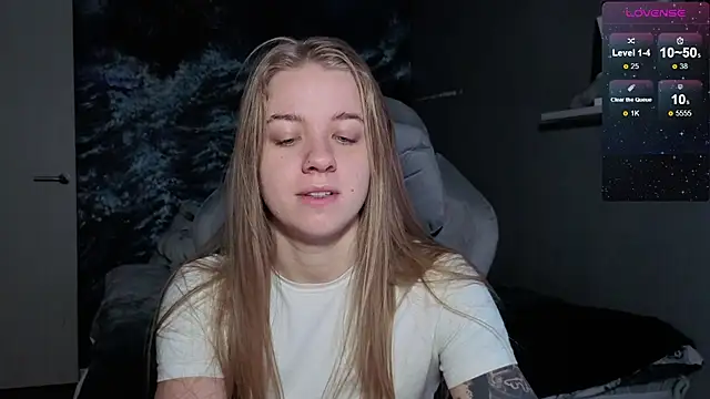 Snapshot of candy_maggie chatting on December 15, 2025, 5:17 pm candy maggie online show from December 15, 2025, 5:17 pm