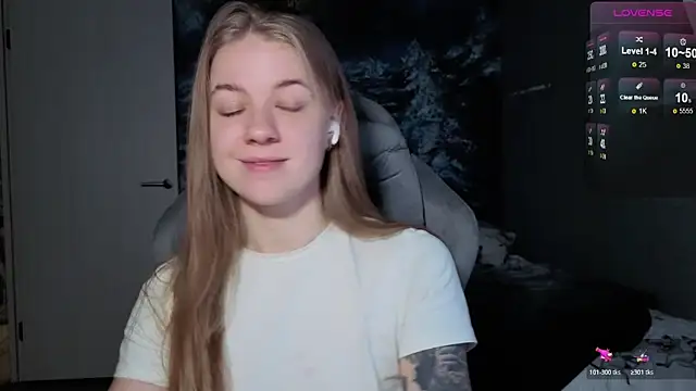 Snapshot of candy_maggie chatting on December 16, 2025, 5:29 pm candy maggie online show from December 16, 2025, 5:29 pm