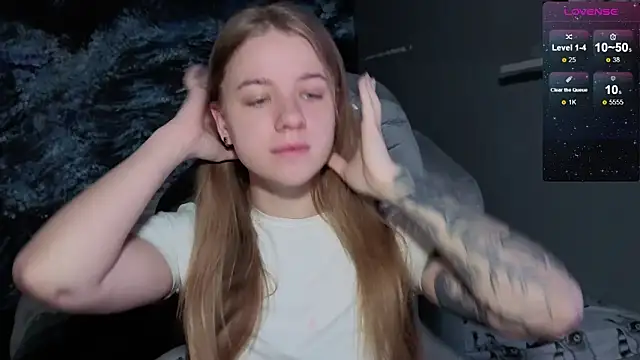 Snapshot of candy_maggie chatting on December 17, 2025, 1:17 pm candy maggie online show from December 17, 2025, 1:17 pm