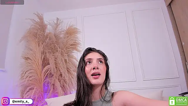 EmilyS   online show from May 16, 2026, 7:56 pm