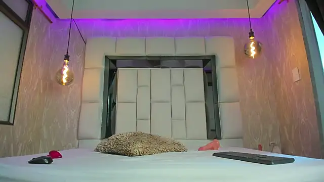 summer lee  online show from February 26, 2025, 9:27 pm