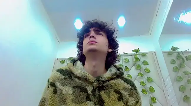 Sr BonnyEthan online show from December 23, 2024, 1:45 pm