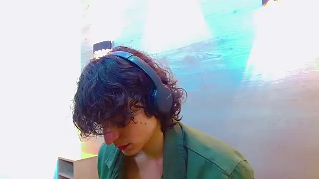 Sr BonnyEthan online show from September 24, 2025, 1:58 pm