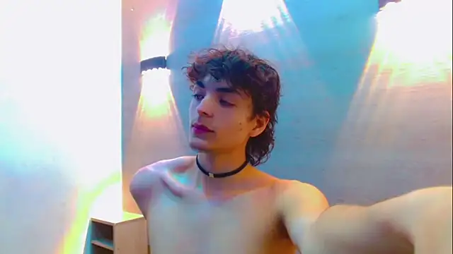 Sr BonnyEthan online show from December 19, 2025, 2:13 pm