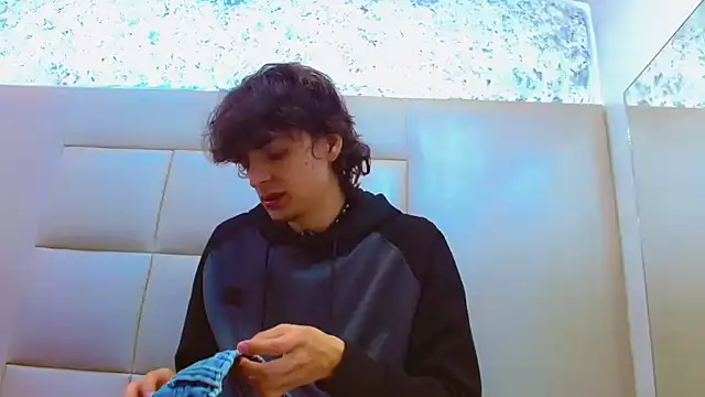 Sr BonnyEthan online show from February 17, 2026, 1:07 pm