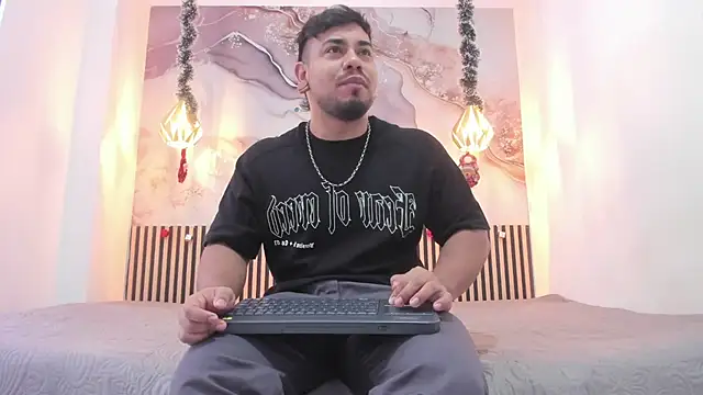 BrianMalonee online show from December 22, 2025, 12:02 pm