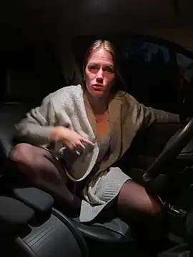 selenaluvv online show from December 26, 2024, 5:40 pm