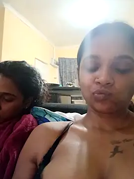 Indianqueen03 online show from October 17, 2025, 5:37 pm