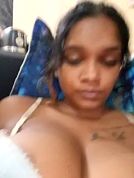 Indianqueen03 online show from February 2, 2026, 7:12 pm